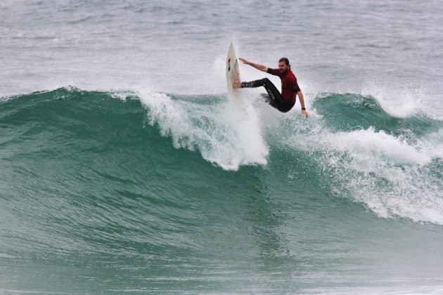 Campeão Master da etapa, Raphael Becker etapa decisiva do ASJ South to South, praia da Joaquina, Florianópolis. Foto: Rodrigo Amorim.