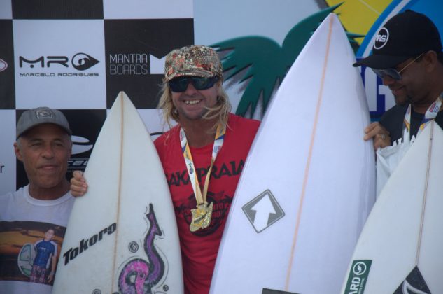 Ricardo Bocão, o campeão Kahuna Roni Ronaldo (SC), Jojó de Olivença (BA) CBSurf Master, Praia do Francês, Alagoas. Foto: Ricardo Freire.