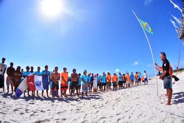 Minuto de silêncio em homenagem a Kayan Porto e Rossini Maraca CBSurf Master, Praia do Francês, Alagoas. Foto: Raphael Lacerda .