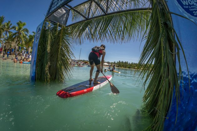 Nicoline Rasmussen, Fiji ISA World SUP and Paddleboard Championship 2016, Cloudbreak. Foto: ISA / Sean Evans .