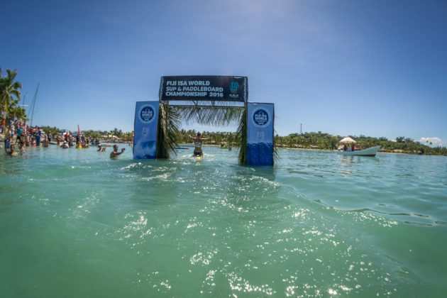 Harriet Brown, Fiji ISA World SUP and Paddleboard Championship 2016, Cloudbreak. Foto: ISA / Sean Evans .