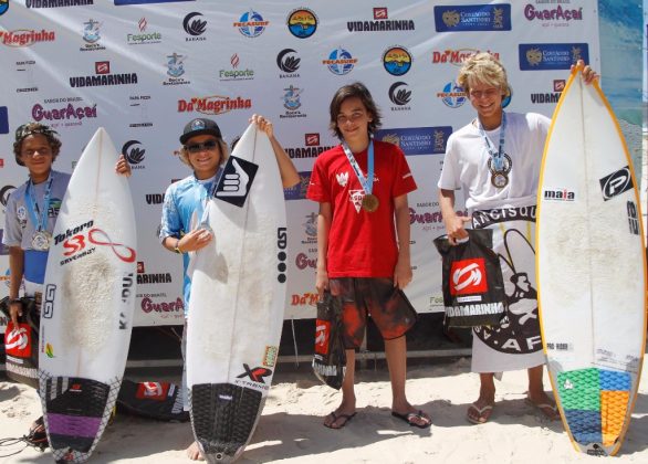 Pódio Iniciantes Segunda etapa do Vida Marinha Surfing Games Interassociações 2016, praia do Santinho, Florianópolis (SC). Foto: Basílio Ruy.