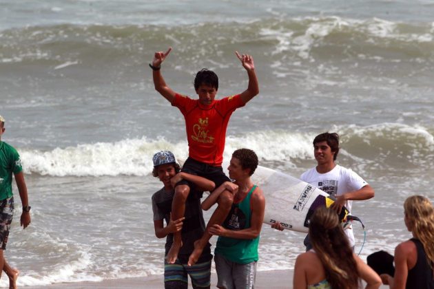 Luan Hanada 21º A Tribuna de Surf Colegial, Praia do Tombo, Guarujá. Foto: Rogerio Soares.