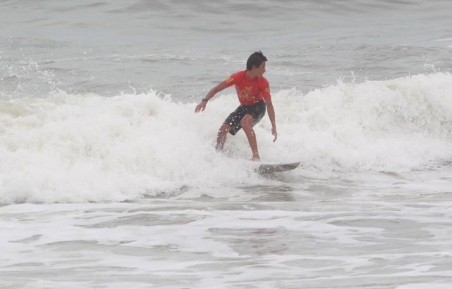 Luan Hanada 21º A Tribuna de Surf Colegial, Praia do Tombo, Guarujá. Foto: Rogerio Soares.