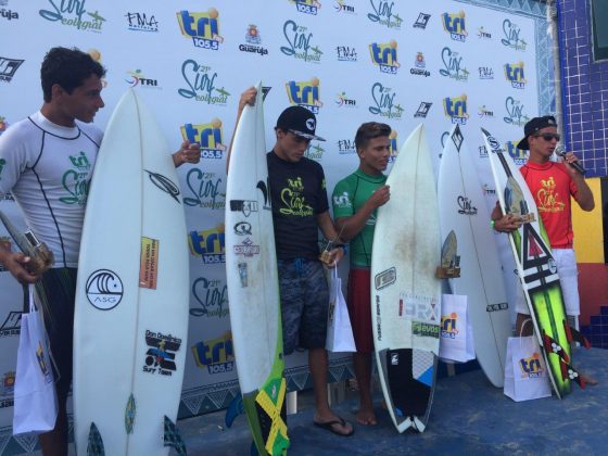 21º A Tribuna de Surf Colegial, Praia do Tombo, Guarujá. Foto: Fábio Maradei.