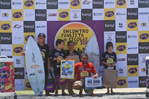 Pódio AC Encontro Paulista de Escolas de Surf, praia da Enseada, Bertioga (SP). Foto: Adriana Berlinck.