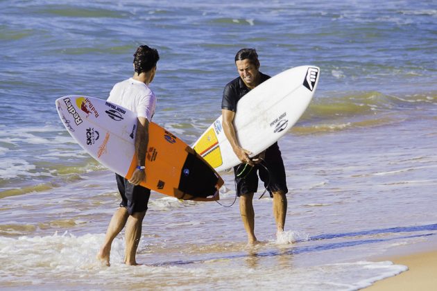 Carlos Burle e Fabio Gouveia, litoral baiano. Foto: Sávio Ribeiro.