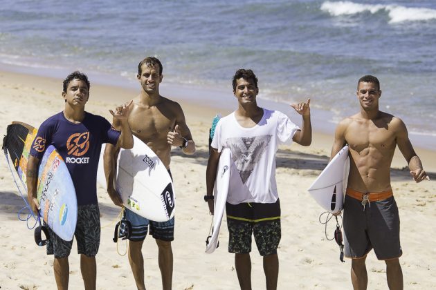 Rudá Carvalho, Bino Lopes, Marco Fernandez e Ian Costa, litoral baiano. Foto: Sávio Ribeiro.