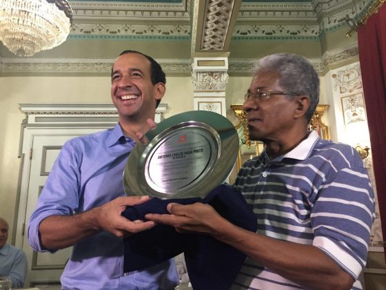 Pioneiros da região são homenageados no Dia do Surfista, em Santos. Foto: Fábio Maradei.