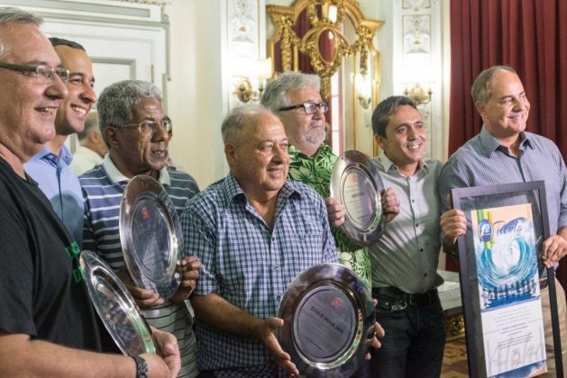 Pioneiros da região são homenageados no Dia do Surfista, em Santos. Foto: Paulo Henrique Farias.