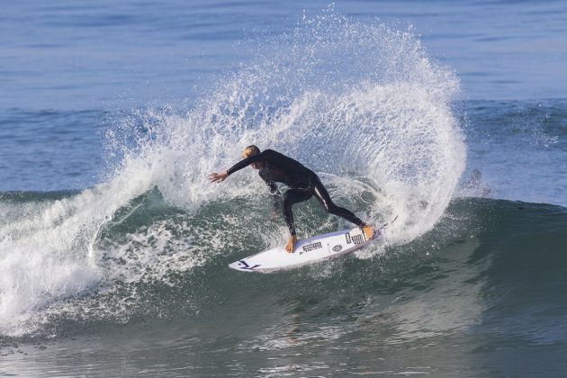 Uma prancha sempre viva, que responde à pressão exercida sobre ela devolvendo energia, como uma mola. Kevin Schulz se deu bem no test drive. Foto: Tim Mccaig Rusty Torsion Spring. Foto: Divulgação Rusty.