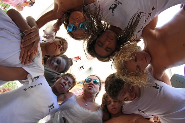 Instituto Gabriel Medina durante o Encontro Paulista de Escolas de Surf, na Praia da Baleia, em São Sebastião. Foto: Adriana Berlinck.