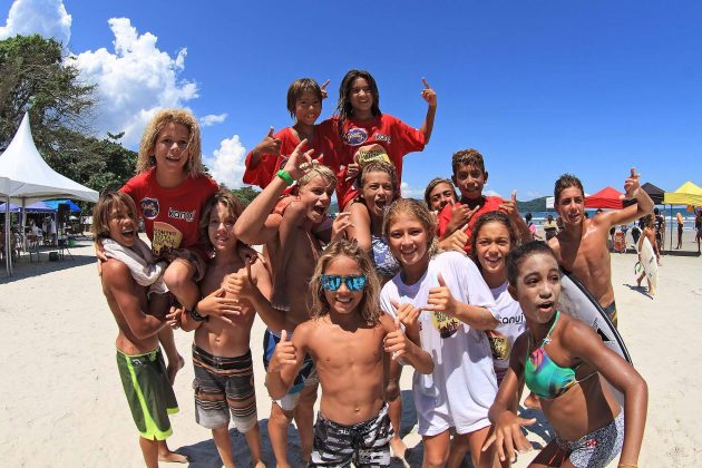 Instituto Gabriel Medina durante o Encontro Paulista de Escolas de Surf, na Praia da Baleia, em São Sebastião. Foto: Adriana Berlinck.