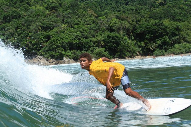 Instituto Gabriel Medina durante o Encontro Paulista de Escolas de Surf, na Praia da Baleia, em São Sebastião. Foto: Adriana Berlinck.