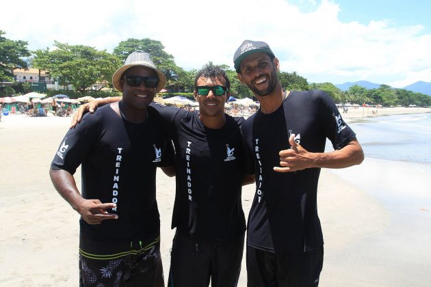 Instituto Gabriel Medina durante o Encontro Paulista de Escolas de Surf, na Praia da Baleia, em São Sebastião. Foto: Adriana Berlinck.