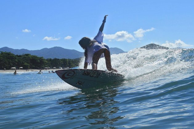 Instituto Gabriel Medina durante o Encontro Paulista de Escolas de Surf, na Praia da Baleia, em São Sebastião. Foto: Adriana Berlinck.