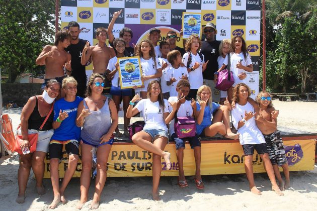 Instituto Gabriel Medina durante o Encontro Paulista de Escolas de Surf, na Praia da Baleia, em São Sebastião. Foto: Adriana Berlinck.