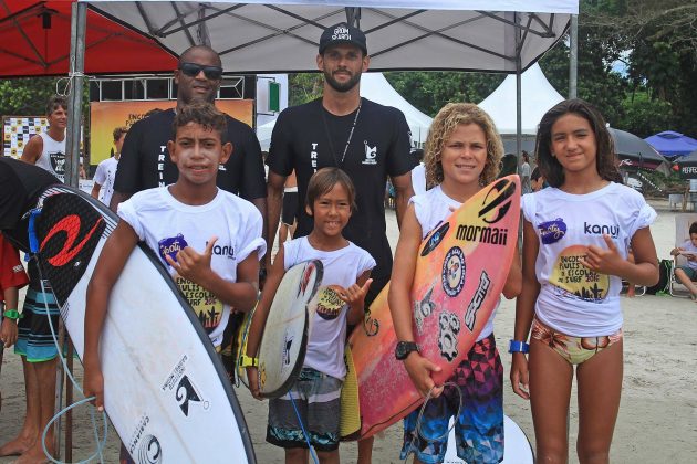 Instituto Gabriel Medina durante o Encontro Paulista de Escolas de Surf, na Praia da Baleia, em São Sebastião. Foto: Adriana Berlinck.