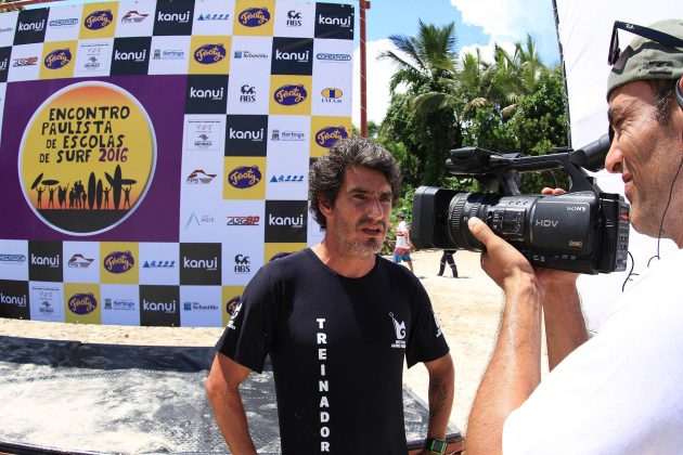 Instituto Gabriel Medina durante o Encontro Paulista de Escolas de Surf, na Praia da Baleia, em São Sebastião. Foto: Adriana Berlinck.