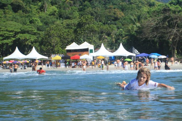 Instituto Gabriel Medina durante o Encontro Paulista de Escolas de Surf, na Praia da Baleia, em São Sebastião. Foto: Adriana Berlinck.