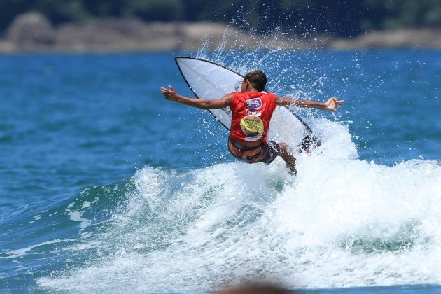 Instituto Gabriel Medina durante o Encontro Paulista de Escolas de Surf, na Praia da Baleia, em São Sebastião. Foto: Adriana Berlinck.