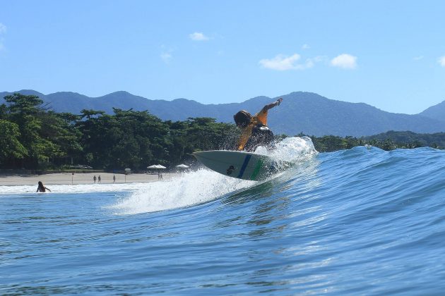 Instituto Gabriel Medina durante o Encontro Paulista de Escolas de Surf, na Praia da Baleia, em São Sebastião. Foto: Adriana Berlinck.