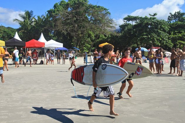  Encontro Paulista de Escolas de Surf, praia da Baleia, São Sebastião. Foto: Thais Serra.