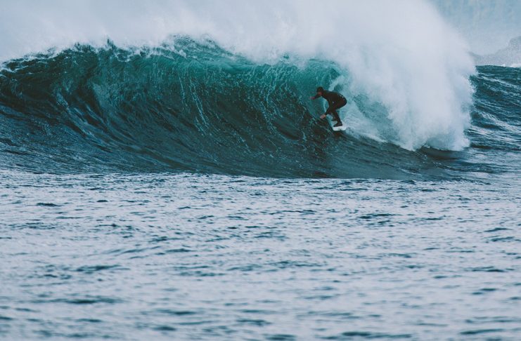 Conheça a história de Raph Brühwiler, o primeiro surfista profissional do Canadá.