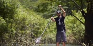 Remando nas águas do Rio Tarumã-Açu