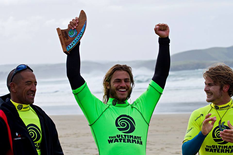 Caio Vaz vence a prova de longboard do The Ultimate Waterman