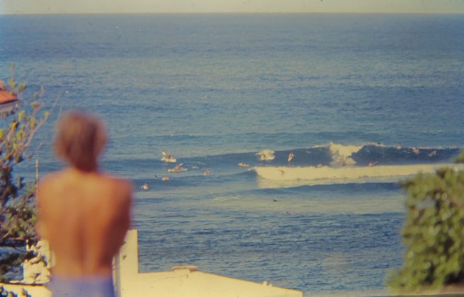 Bruno observando Winki Pop de Manly, Austrália. Foto: Gabriel Angi / Surf Van.