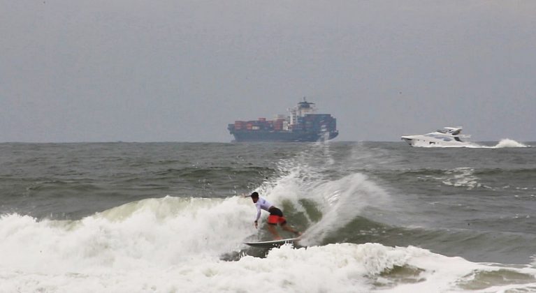 Jonatan Busetti Board Co. Champion, Praia Brava, Itajaí. Foto: The Cave Productions.