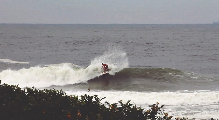 Jonatan Busetti Board Co. Champion, Praia Brava, Itajaí. Foto: The Cave Productions.