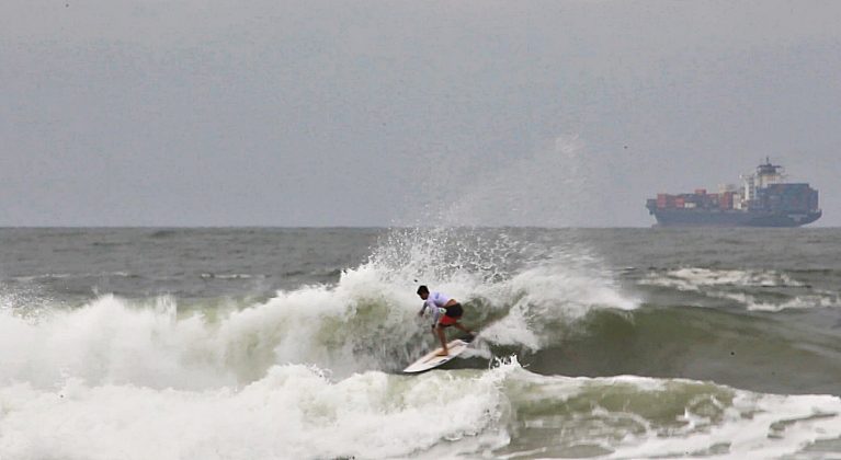 Jonatan Busetti Board Co. Champion, Praia Brava, Itajaí. Foto: The Cave Productions.