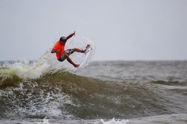 Mateus Sena (RN) primeira etapa CBSurf Tour, Praia de Atalaia, Salinópolis (PA). Foto: Denys Sarmanho.