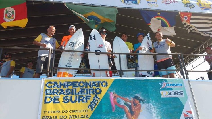 Pódio Sub 18 primeira etapa CBSurf Tour, Praia de Atalaia, Salinópolis (PA). Foto: Guto Delgado.