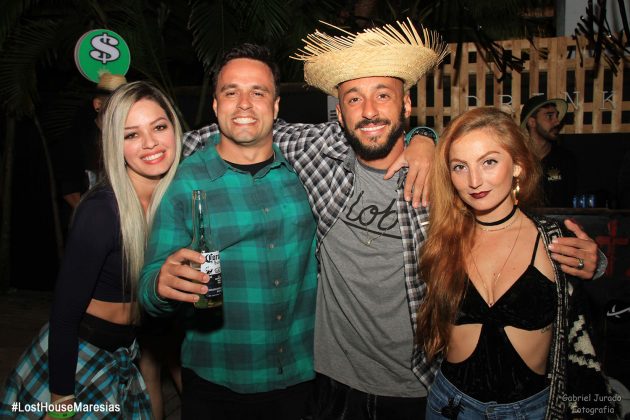 Arraial na Lost House tem lotação máxima e reunião de gatas em Maresias, em São Sebastião. Foto: Gabriel Adrian Jurado.