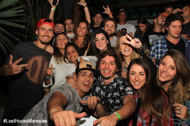 Arraial na Lost House tem lotação máxima e reunião de gatas em Maresias, em São Sebastião. Foto: Gabriel Adrian Jurado.