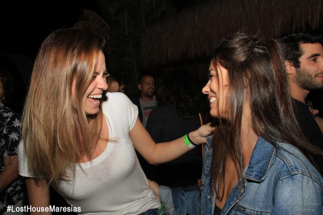 Arraial na Lost House tem lotação máxima e reunião de gatas em Maresias, em São Sebastião. Foto: Gabriel Adrian Jurado.