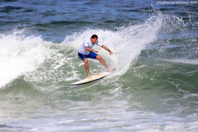 Alex Linhares primeira etapa do Circuito AS, praia de Itacoatiara (RJ). Foto: Dunbar.