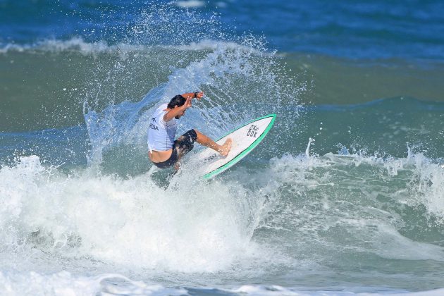 Thiago Guimara?es Segunda etapa do Maresia Paulista de Surf Profissional, Praia Grande, Ubatuba. Foto: Munir El Hage.