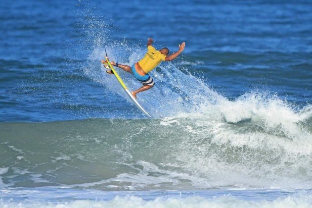 Weslley Dantas segunda etapa do Maresia Paulista de Surf Profissional, Praia Grande, Ubatuba. Foto: Munir El Hage.