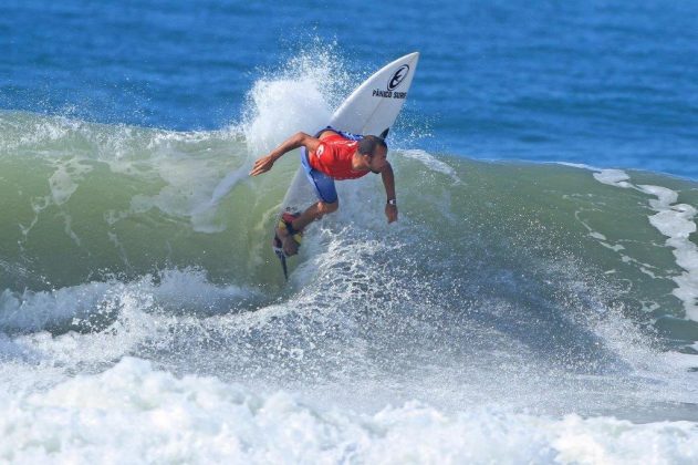 Geovani Ferreira segunda etapa do Maresia Paulista de Surf Profissional, Praia Grande, Ubatuba. Foto: Munir El Hage.