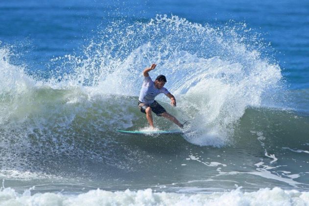 Thiago Guimara?es segunda etapa do Maresia Paulista de Surf Profissional, Praia Grande, Ubatuba. Foto: Munir El Hage.