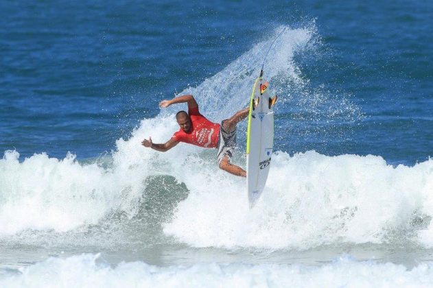 Weslley Dantas segunda etapa do Maresia Paulista de Surf Profissional, Praia Grande, Ubatuba. Foto: Munir El Hage.