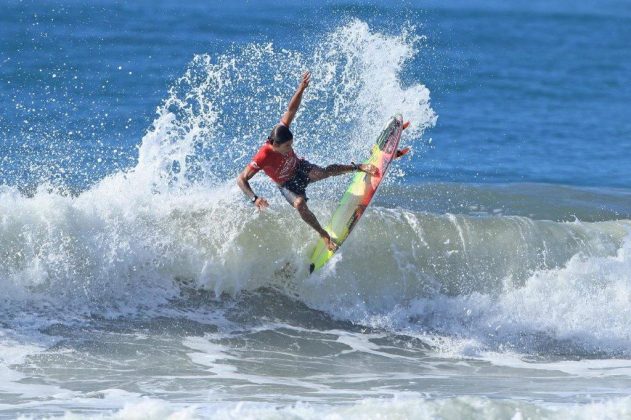 Weslley Dantas segunda etapa do Maresia Paulista de Surf Profissional, Praia Grande, Ubatuba. Foto: Munir El Hage.