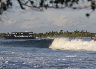 Indonésia retém surfistas