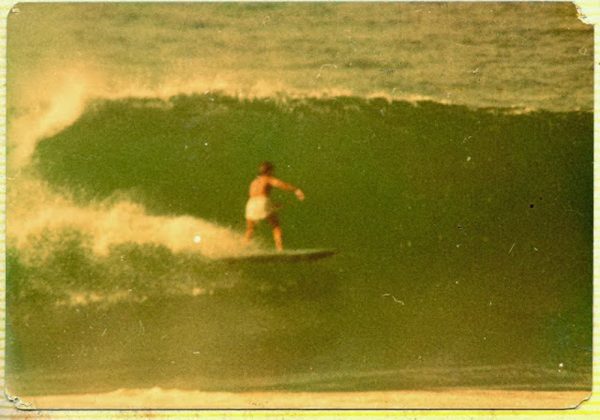 Augusto Alves no Cepilho em 1976, Trindade (RJ). Foto: Andy Goldstein.
