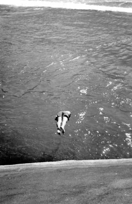 Ilan mergulhando da pedra do Cepilho . Foto: Andy Goldstein.