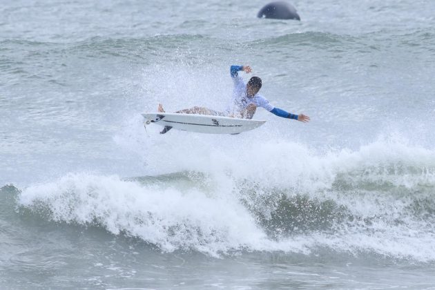 Edgard Groggia, Rip Curl Guarujá Open 2017, Praia do Guaiúba. Foto: Silvia Winik.